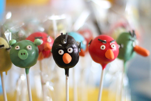 angry-bird-cake-pops angry-bird-cake-pops