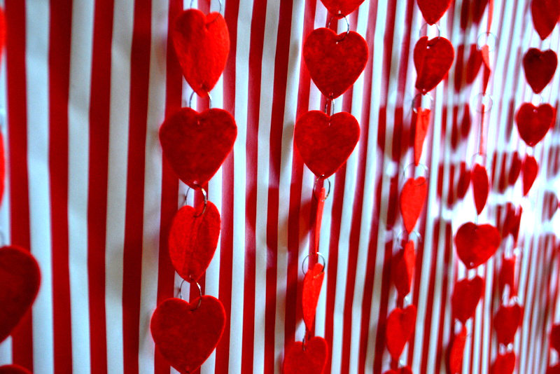 {DIY} How to Make a Heart Backdrop for Valentine's Day Catch My Party