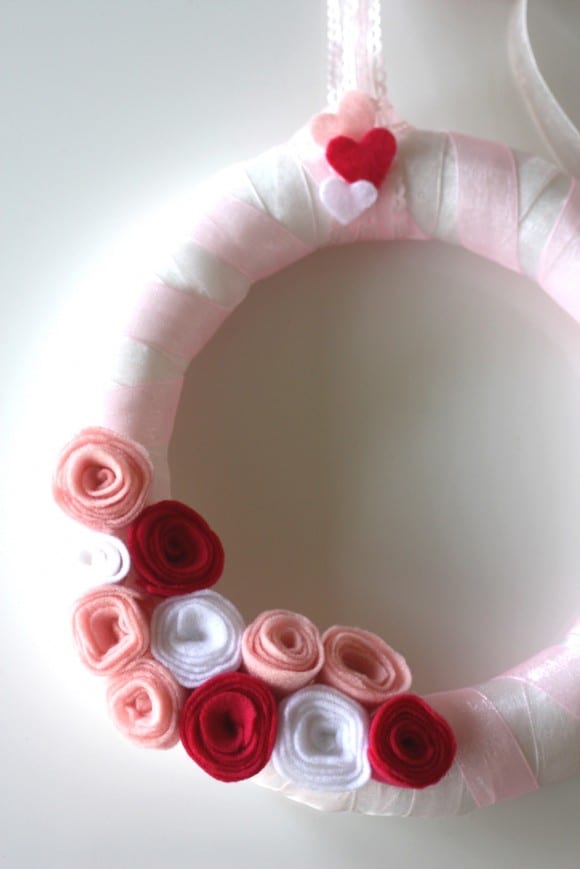 felt-rose-wreath-diy