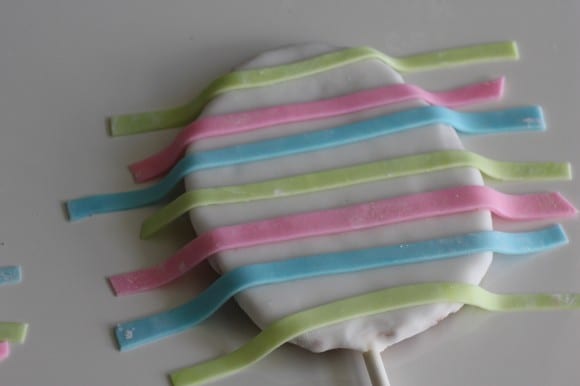 Fondant Easter egg cookie pop DIY Fondant Easter egg cookie pop DIY