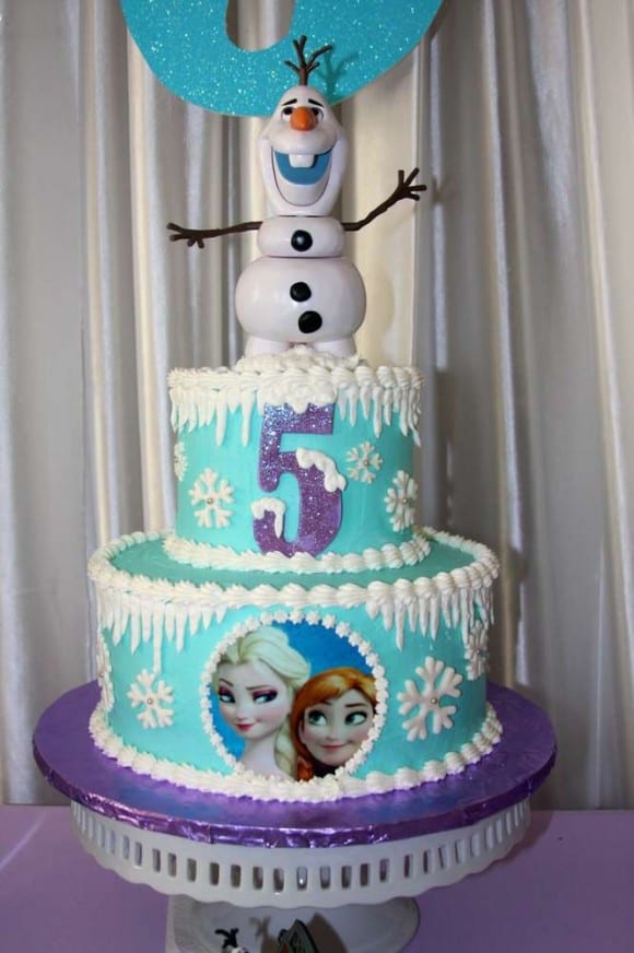 Amazing Frozen birthday cake | CatchMyParty.com