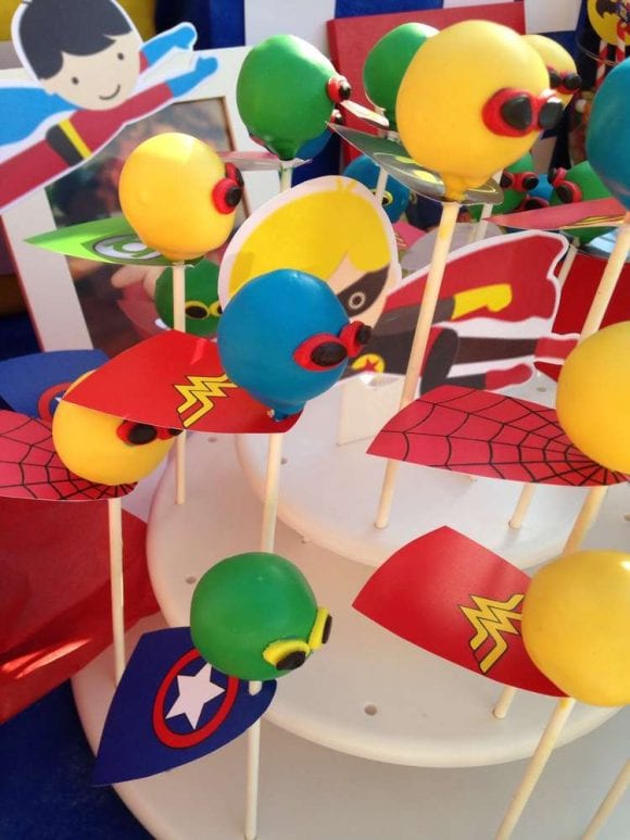 Superhero cake pops | Catchmyparty.com