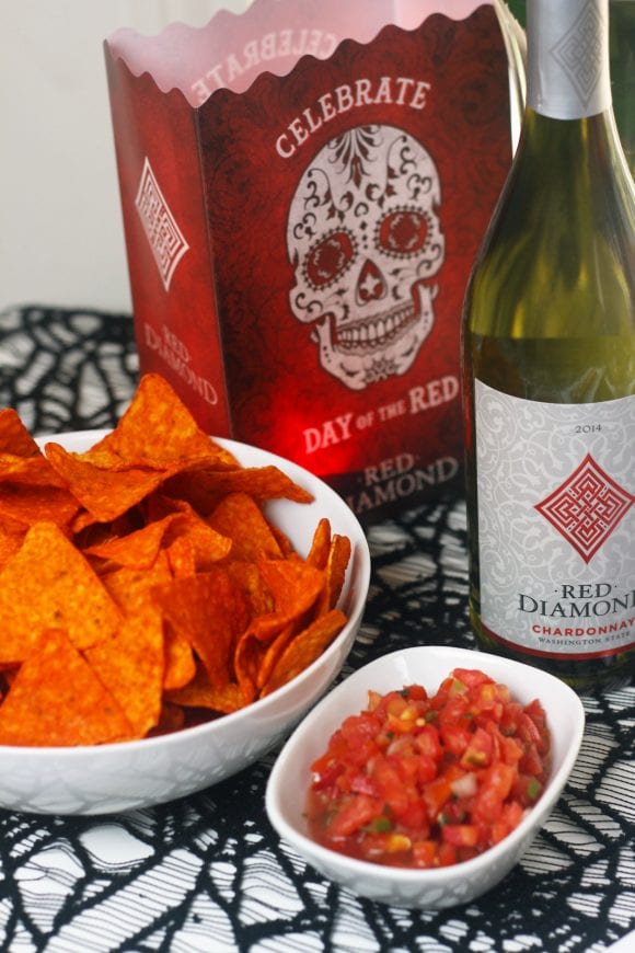 Chips and salsa at a Day of the Dead cocktail party | CatchMyParty.com Chips and salsa at a Day of the Dead cocktail party | CatchMyParty.com