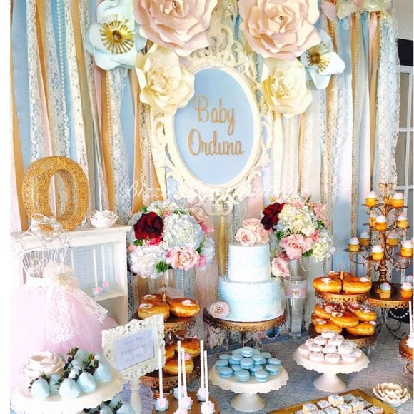 Vintage Victorian baby shower | CatchMyParty.com Vintage Victorian baby shower | CatchMyParty.com