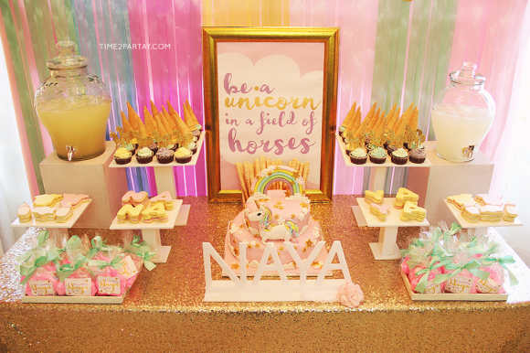 Unicorn baby shower | CatchMyParty.com