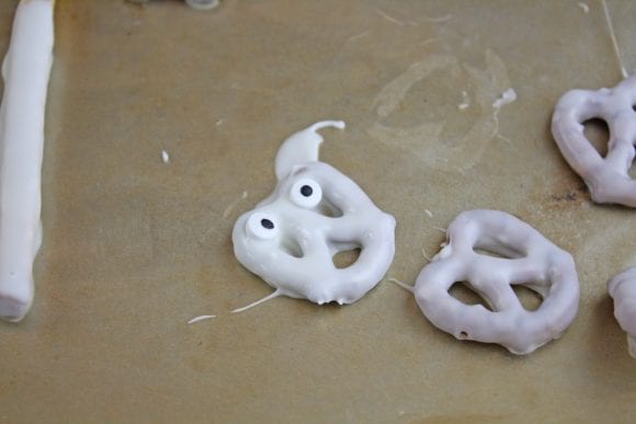 Mummy Pretzels | CatchMyParty.com