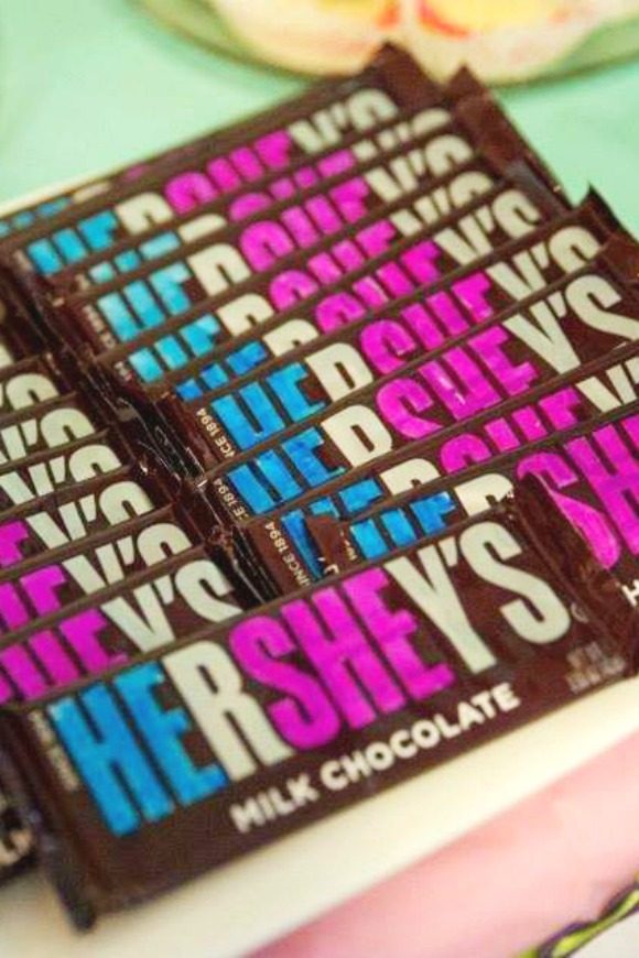 Gender Reveal Baby Shower Hershey's | CatchMyParty.com Gender Reveal Baby Shower Hershey's | CatchMyParty.com