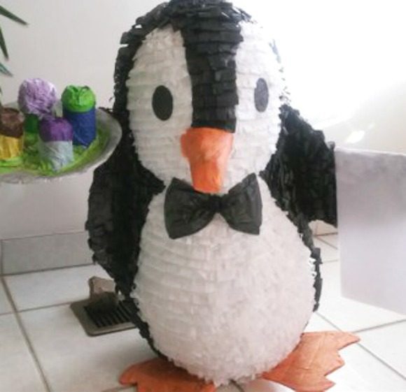 Mary Poppins party supplies - Pinata | CatchMyParty.com Mary Poppins party supplies - Pinata | CatchMyParty.com