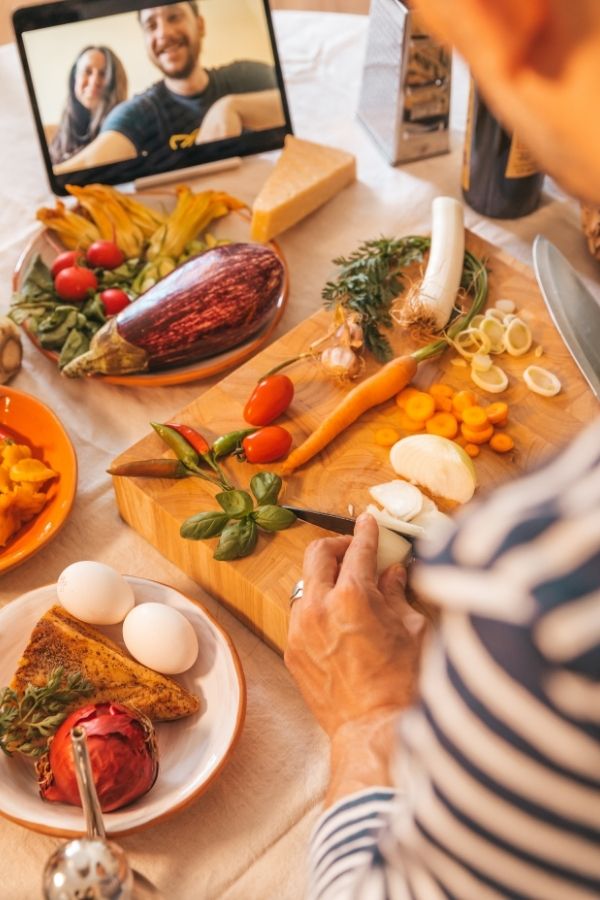 16 Fantastic Tips on How to Throw a Virtual Christmas! Catch My Party