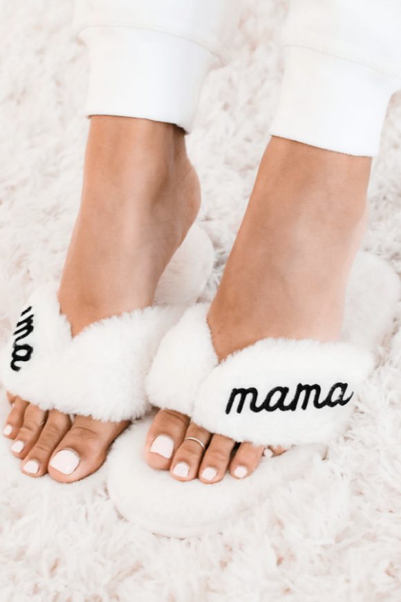 Swoon over these 27 Gorgeous New Mom Baby Shower Gifts! | Catch My Party