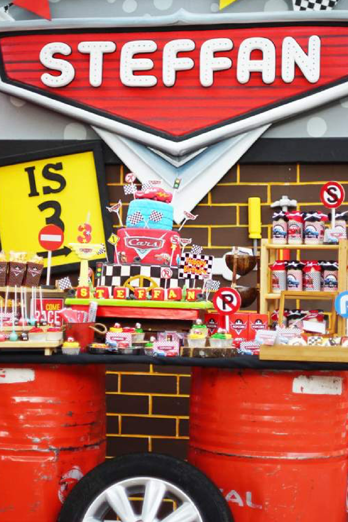 Disney Cars birthday party | CatchMyParty.com Disney Cars birthday party
