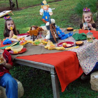 Thanksgiving-kids-table-2-320x320
