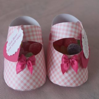 Paper-baby-shoe-favors-1-320x320