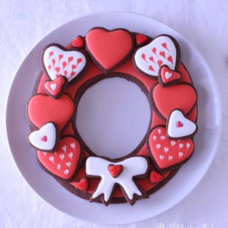 Chocolate-cookie-heart-wreath-320x320