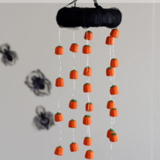 Halloween-candy-pumpkin-chandelier-diy-30-320x320