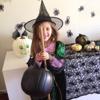 Halloween-decorations-320x320