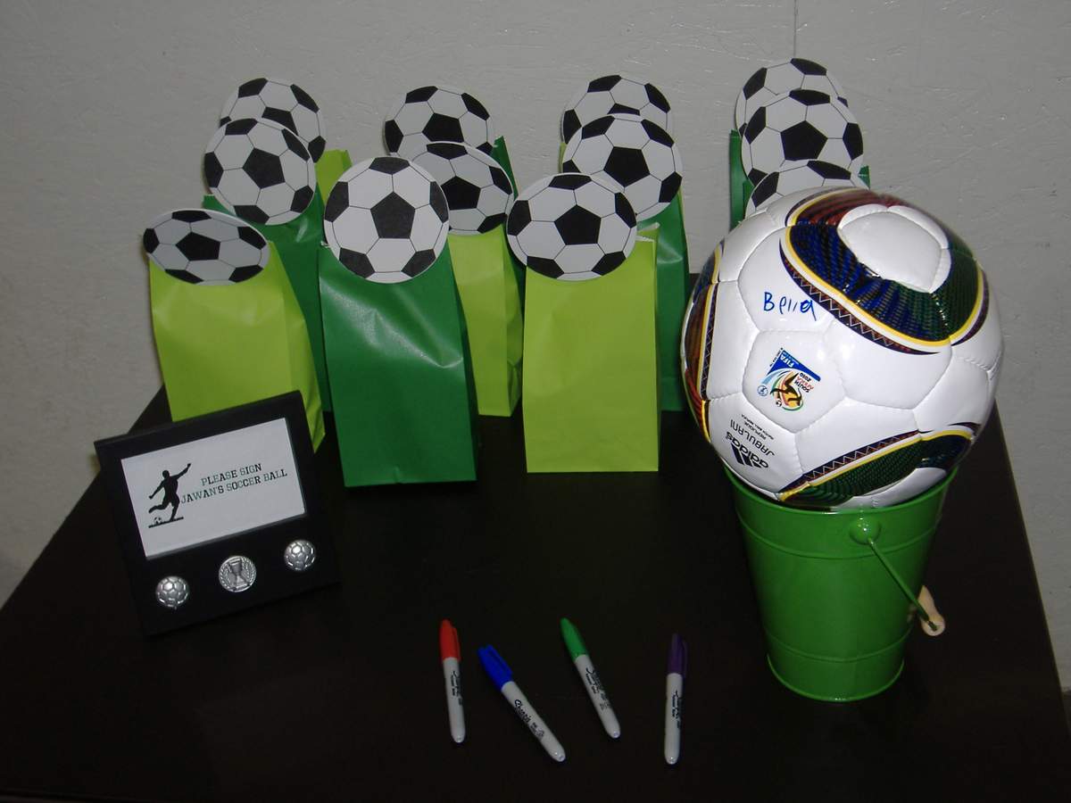 Super Striker Soccer Party - Sports