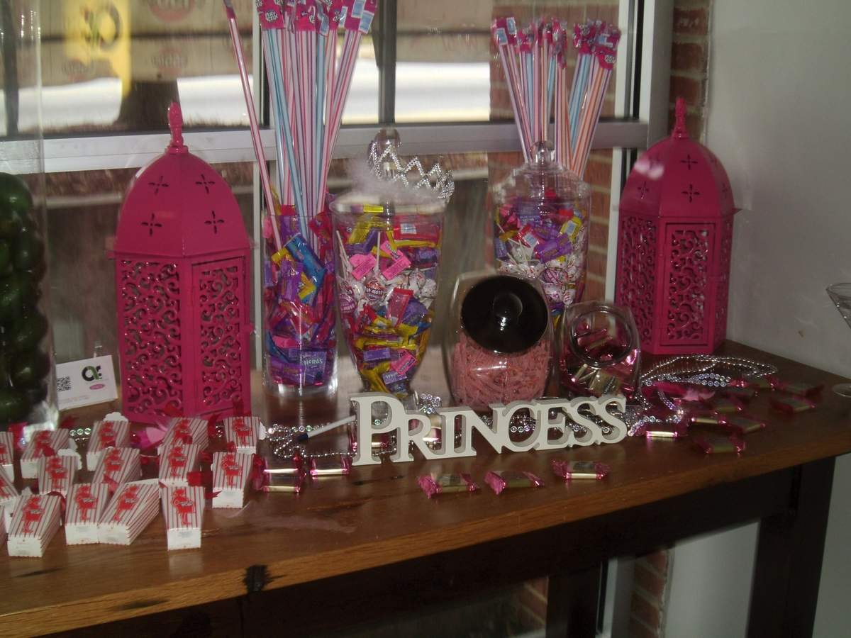 Red, Red Carpet, Hollywood, Golden Statue, Babywood Baby Shower Party