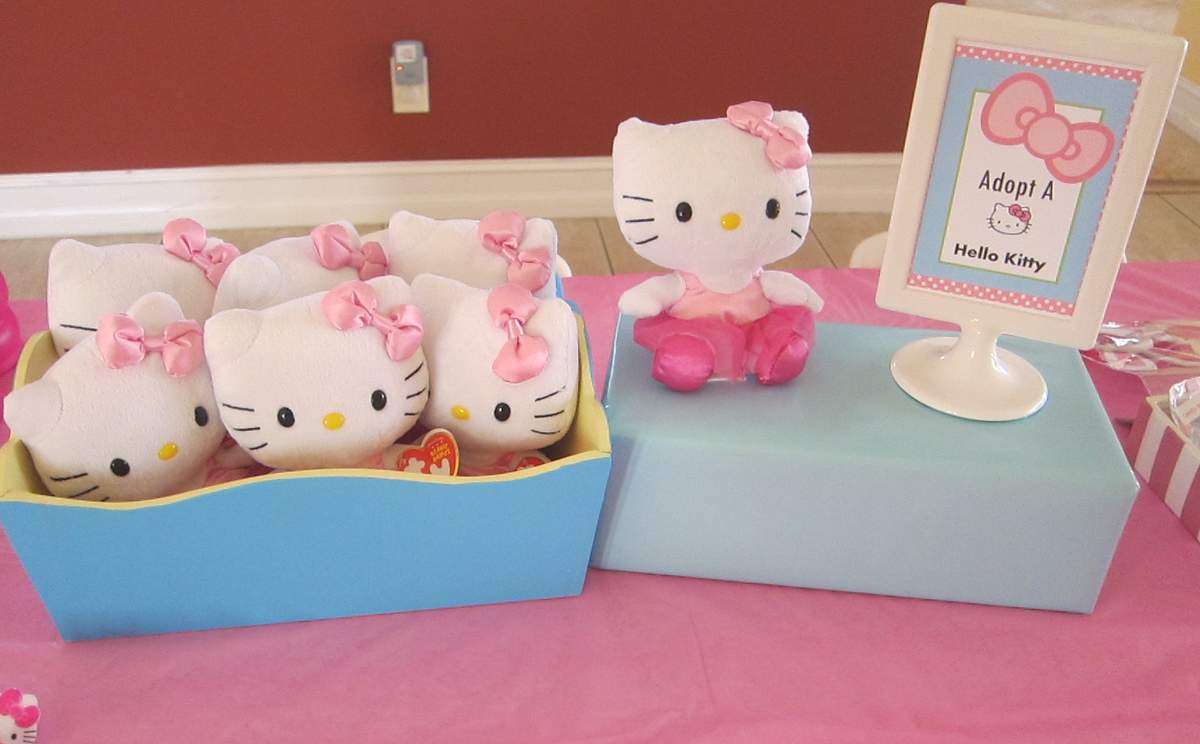 Hello Kitty Birthday Party Ideas Photo 22 of 32 Catch My Party