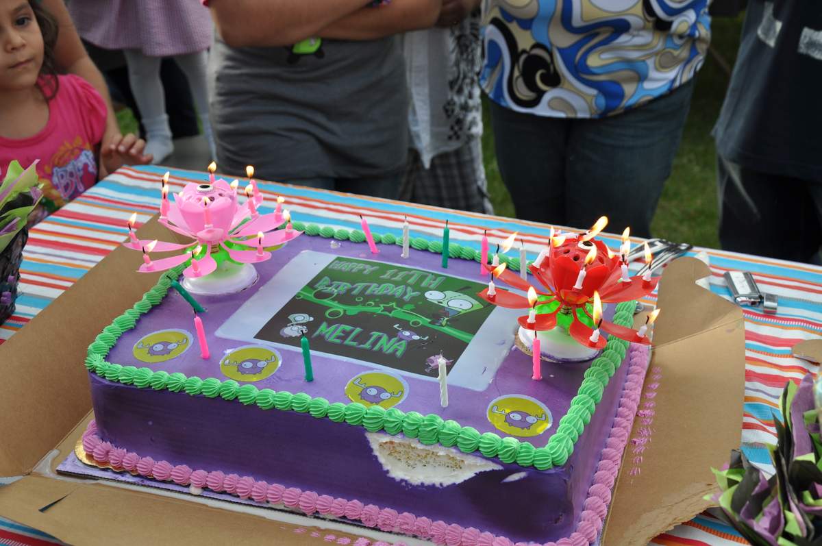 Nina's 11th B-Day Bash - Gir - Invador Zim