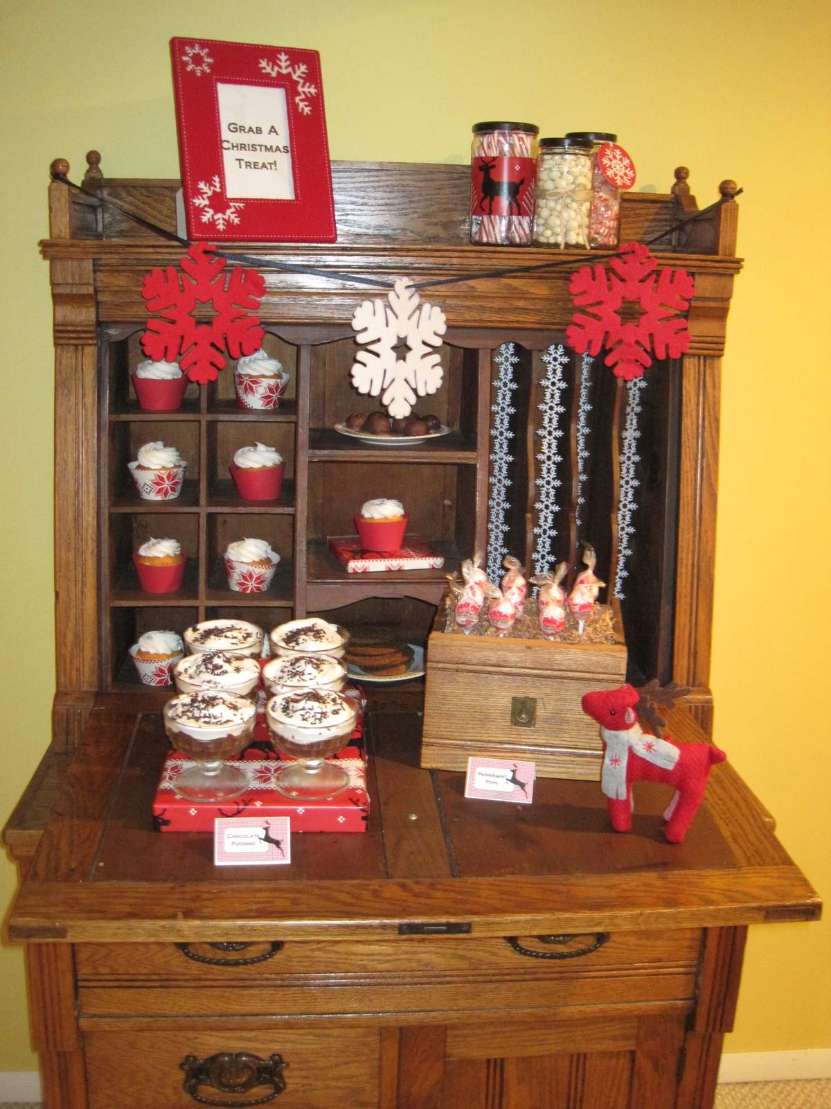 Red & Black Deer Silhouettes Christmas/Holiday Party Ideas | Photo 6 of