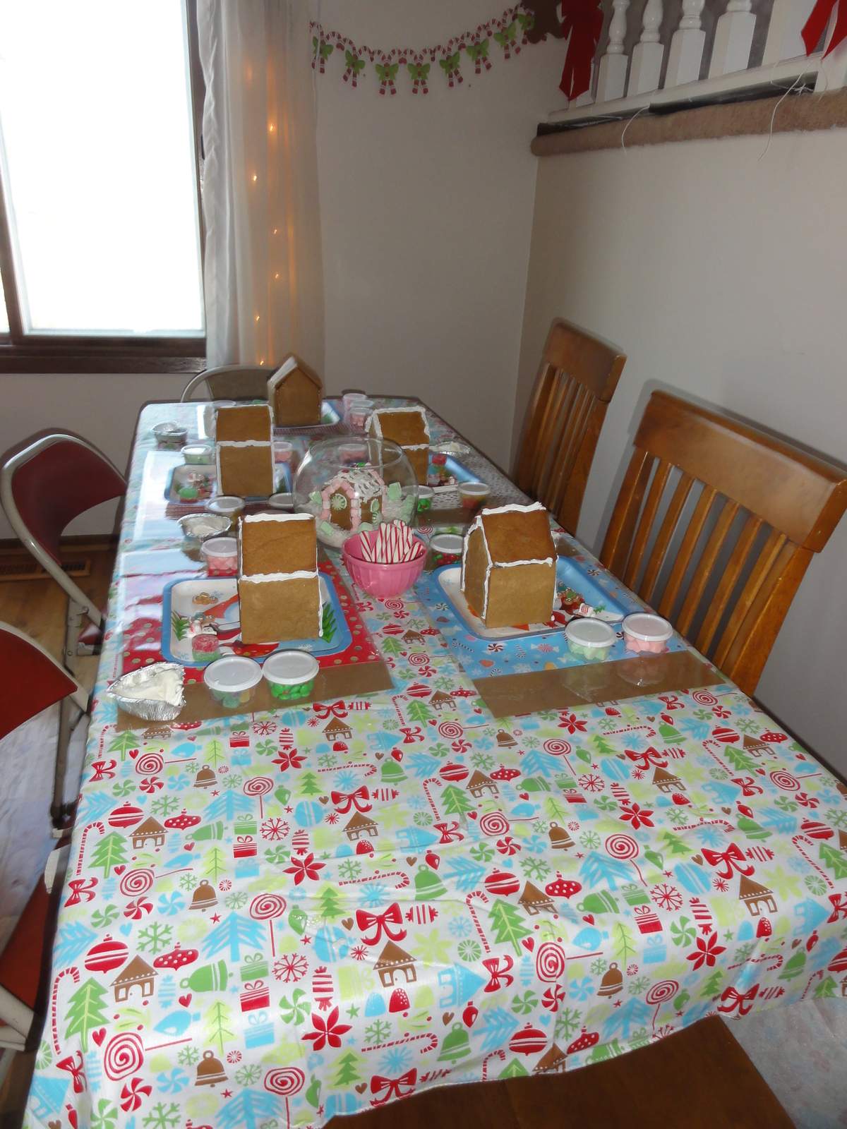 Gingerbread House Party - Holiday Crafts   Gingerbread Houses!