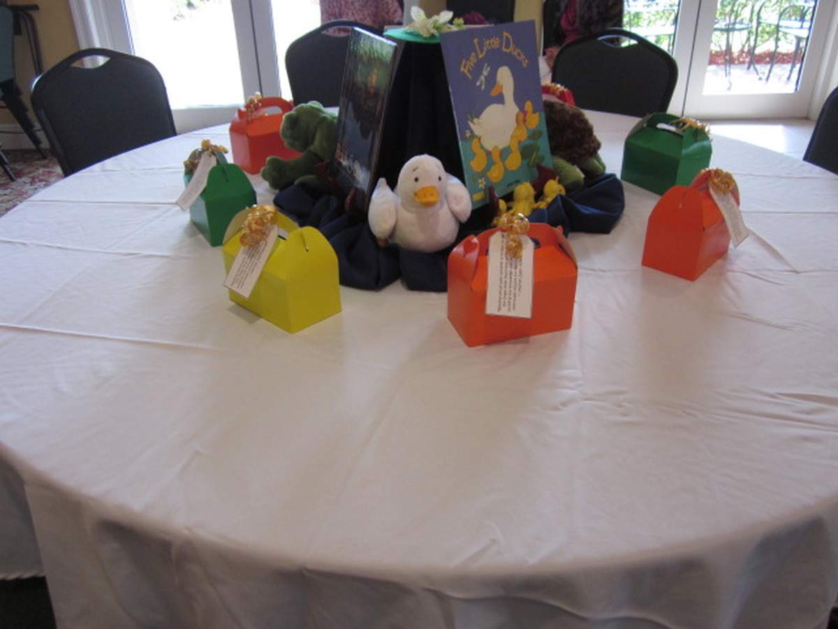 Laura's Baby Shower - Childrens Story Books