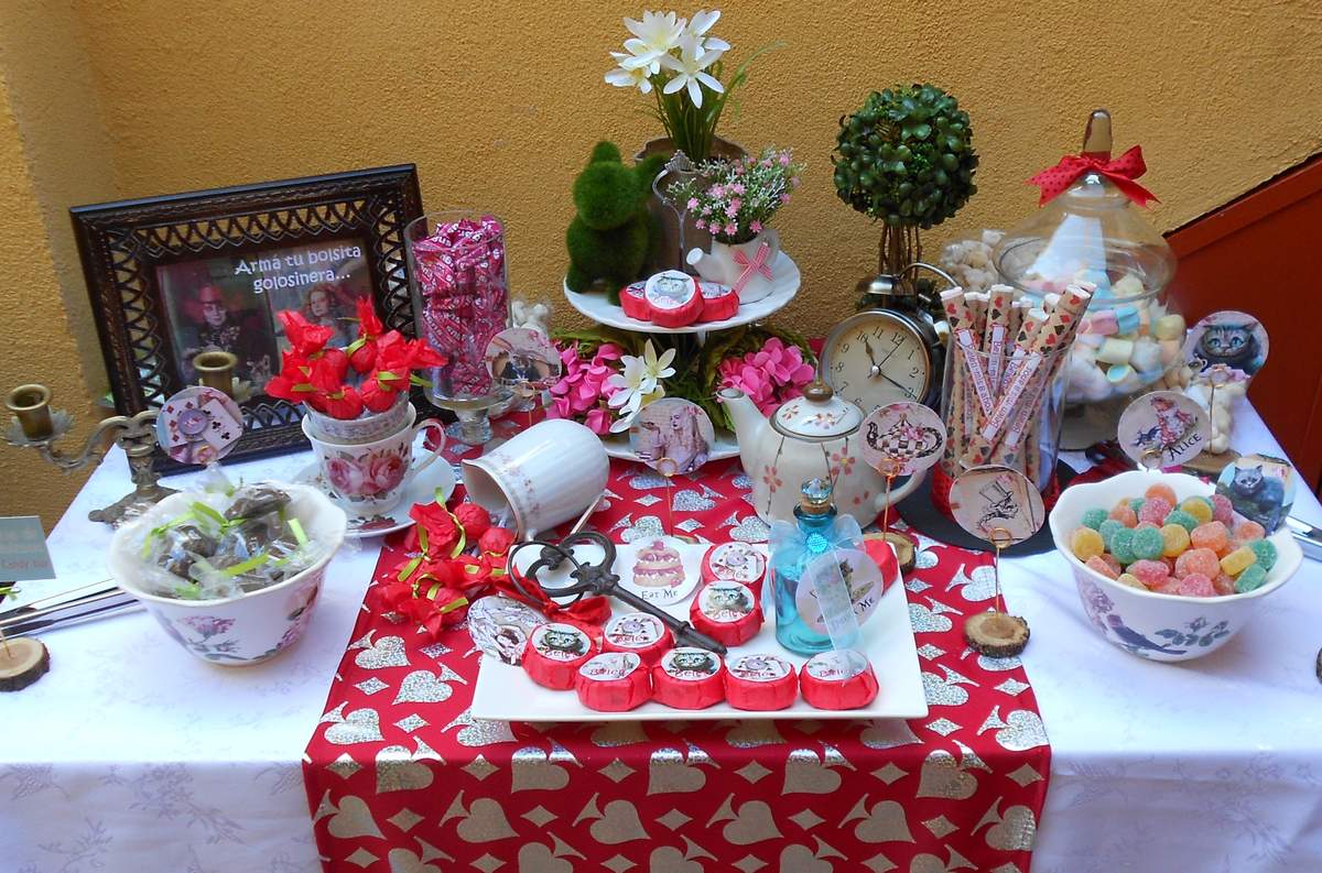Cumpleaños de Belén - Alicia en el pais de las Maravillas