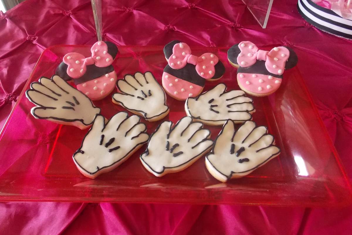 Alessandra's Bow-Tique - Minnie Mouse