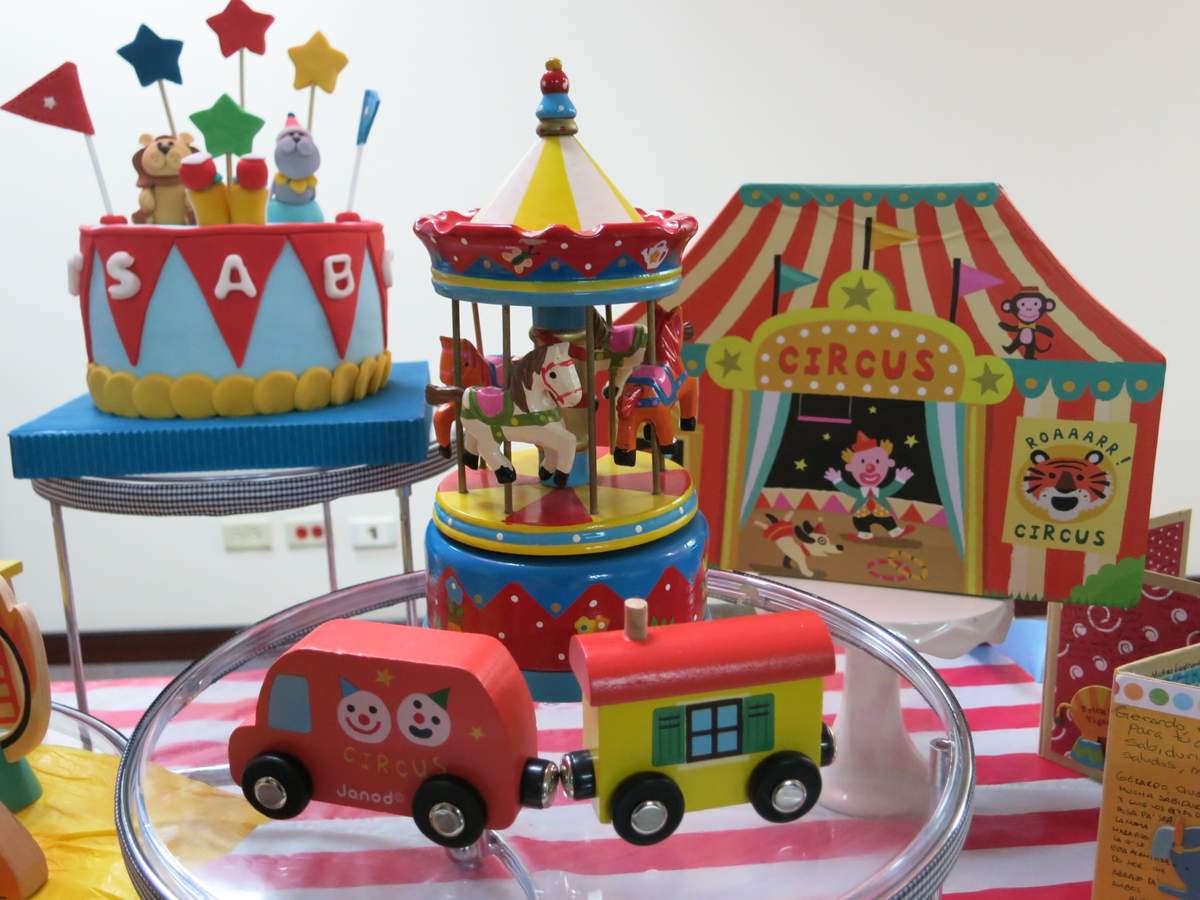 JUAN FELIPE CIRCUS SHOWER - Circus