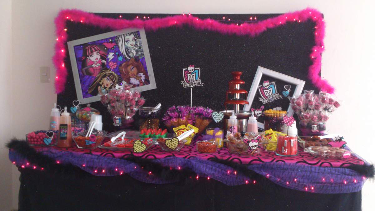 MONSTER HIGH  - Monster High