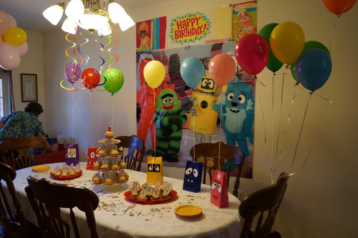 Norah's 2nd Birthday - Yo Gabba Gabba!