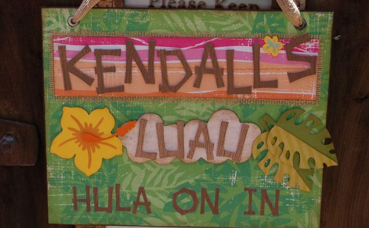 Kendall's Hawaiian Luau Party - Hawaiian Luau