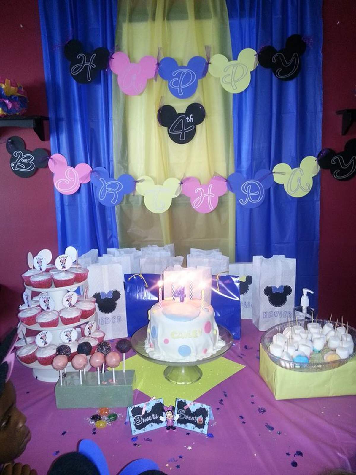 Look Who's Turning 4 - Minnie Mouse Party 