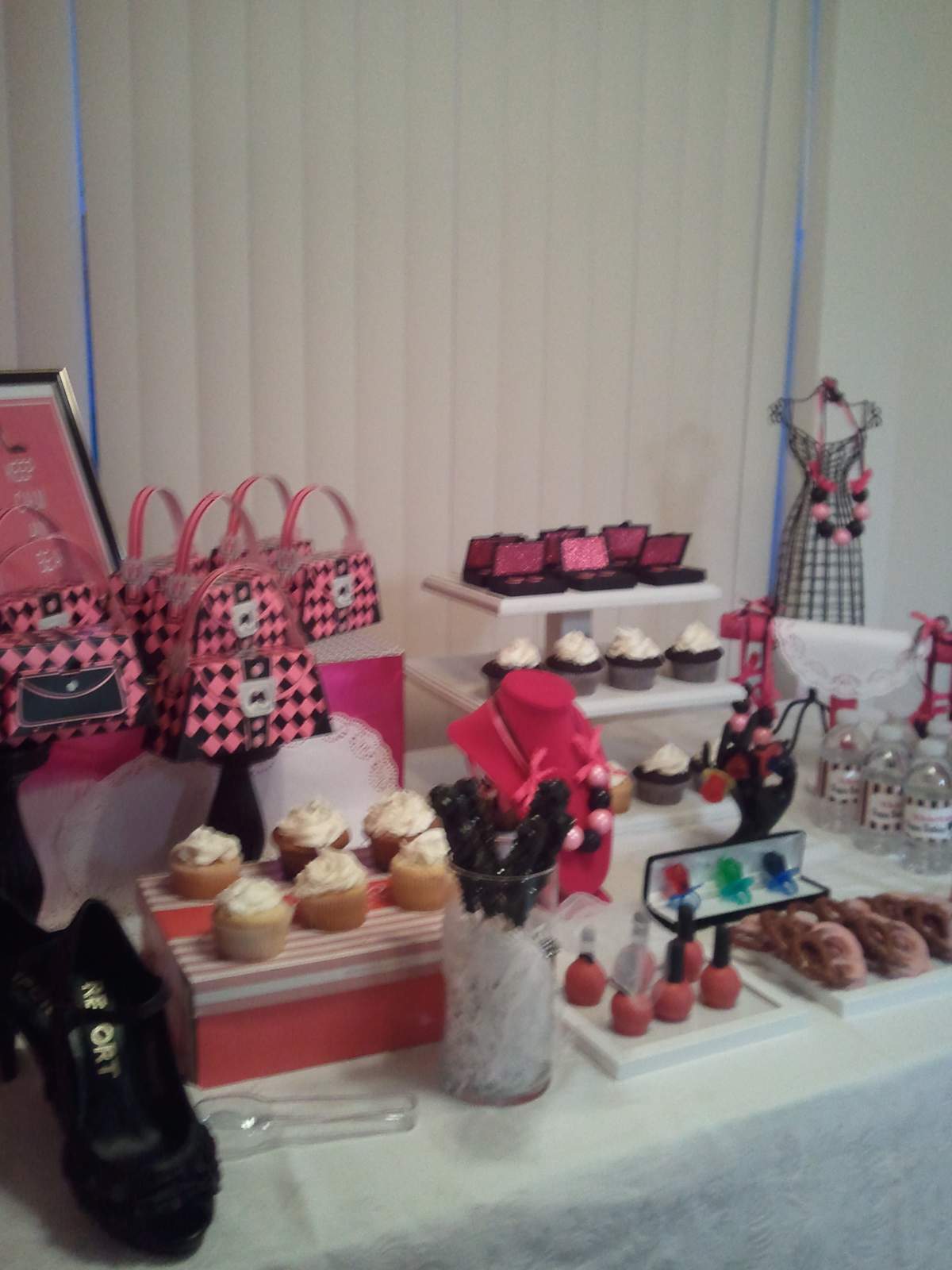 Barbie Fashionista Party - Barbie