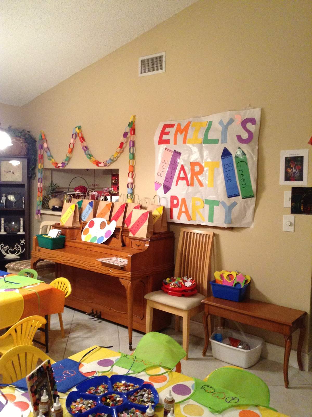 Emily's arts and crafts center party - Art Party
