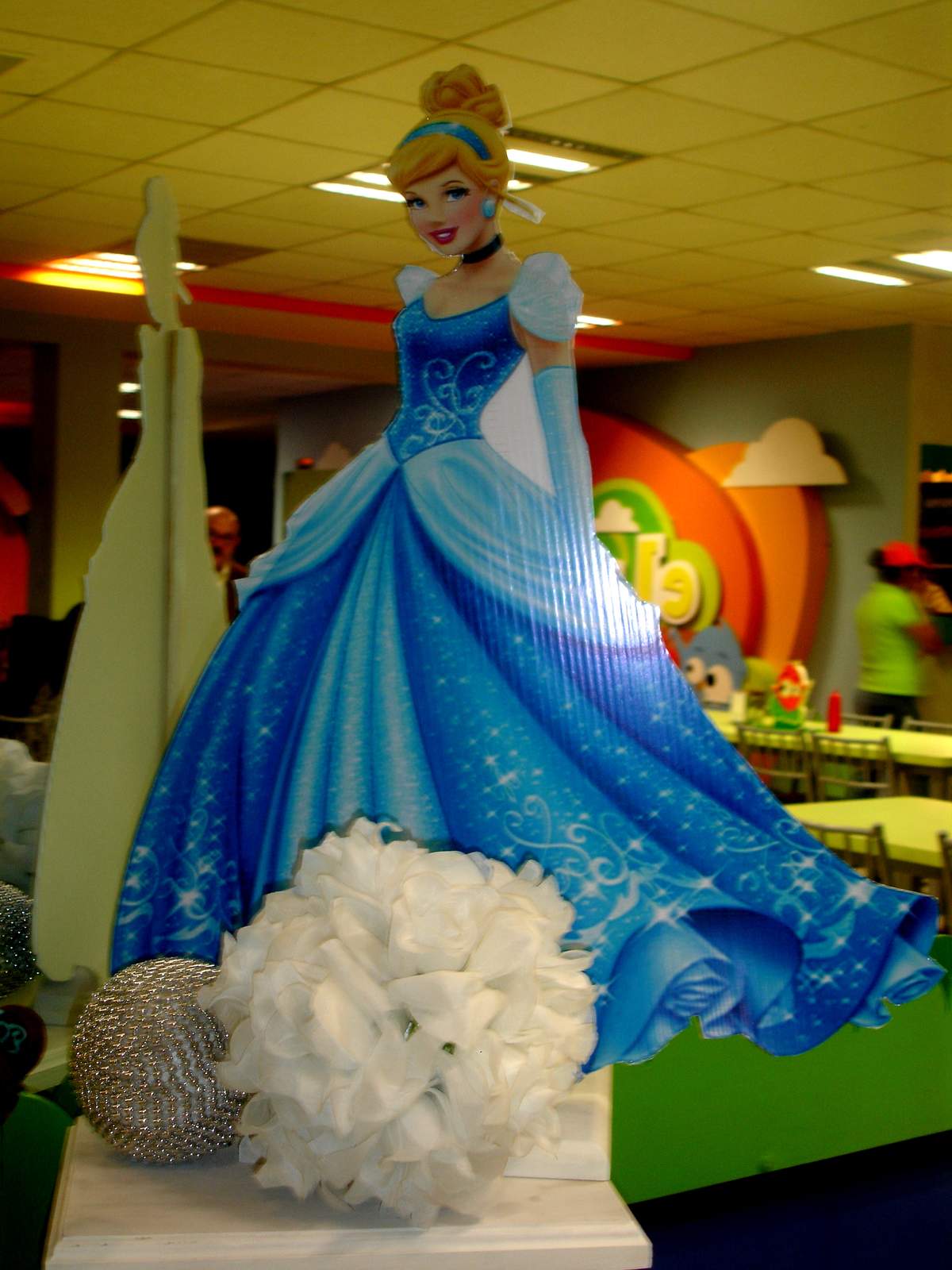 Having fun at Paulina´s party! - Cinderella Princess
