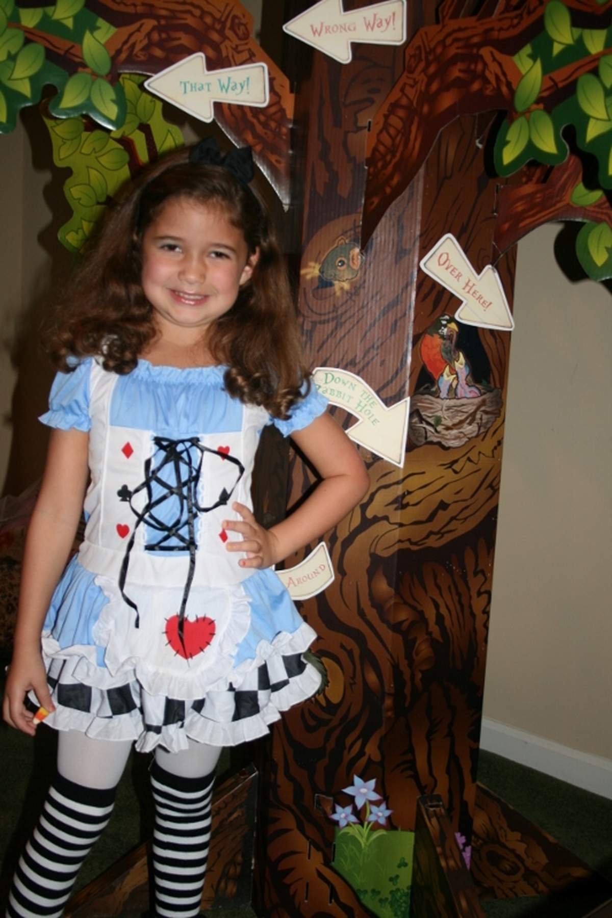 Nora's Tea Party - Alice in Wonderland, Mad Tea