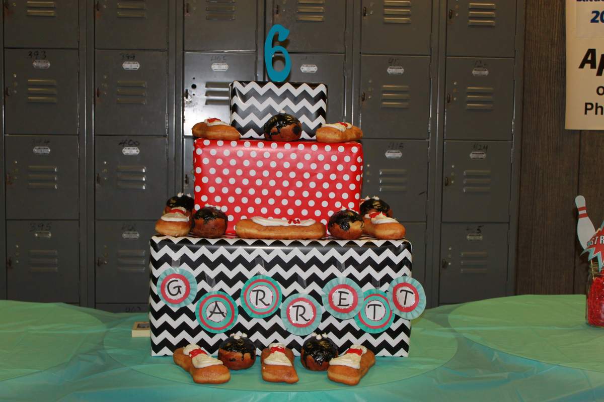 6th Bowling Birthday Party - Bowling
