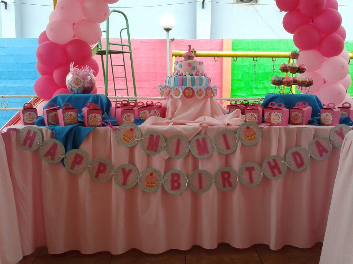 Mimi's 1st birthday - Cupcake Decorating