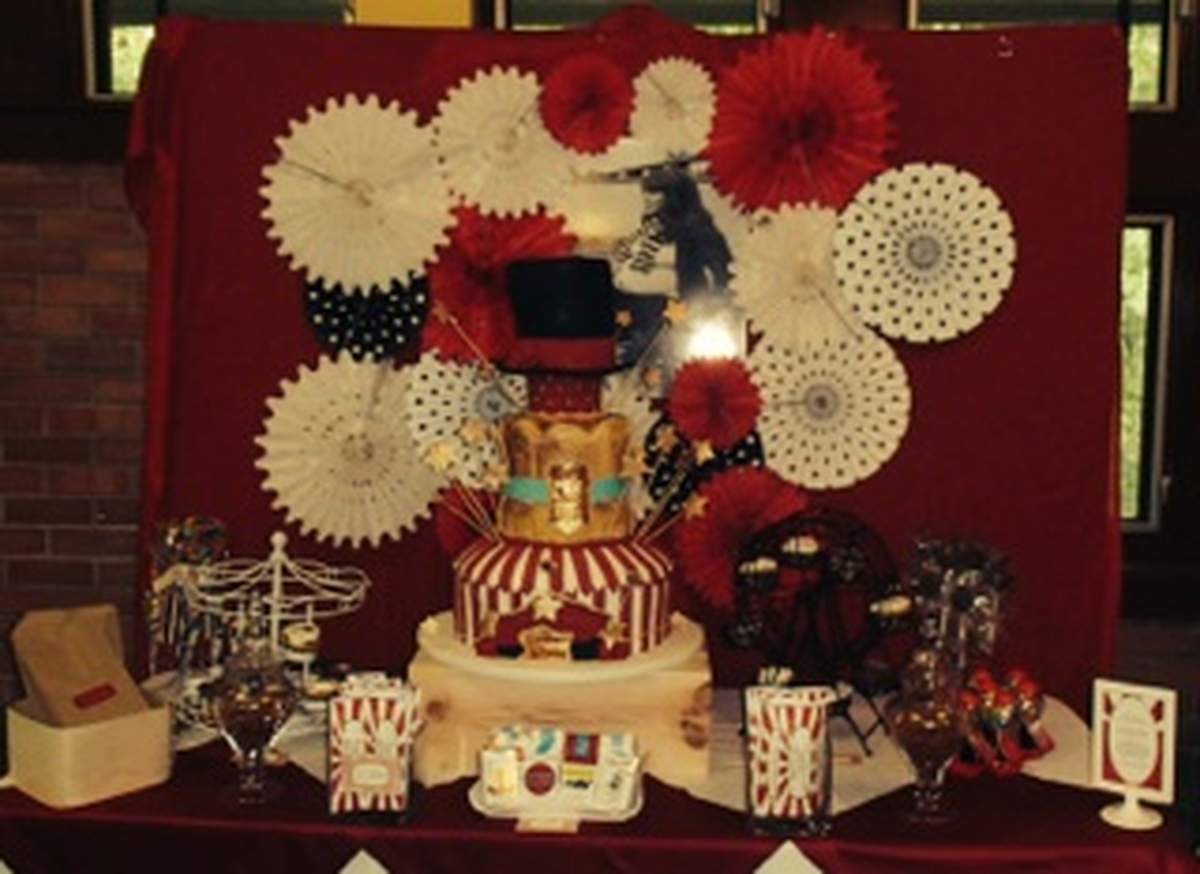 Circo De Bebe - Vintage Carnival