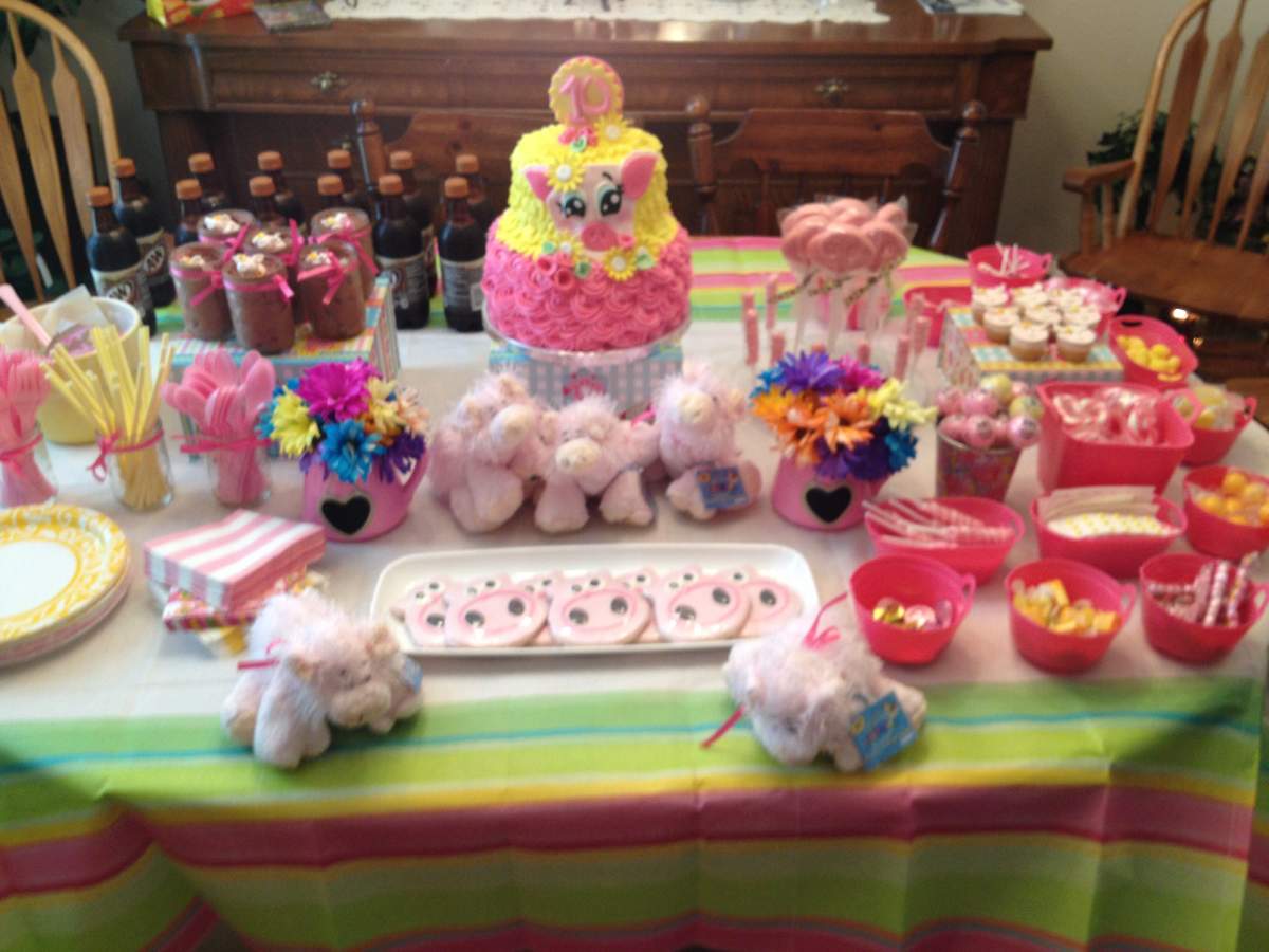Natalie's Pink and Yellow Pig Party - pigs