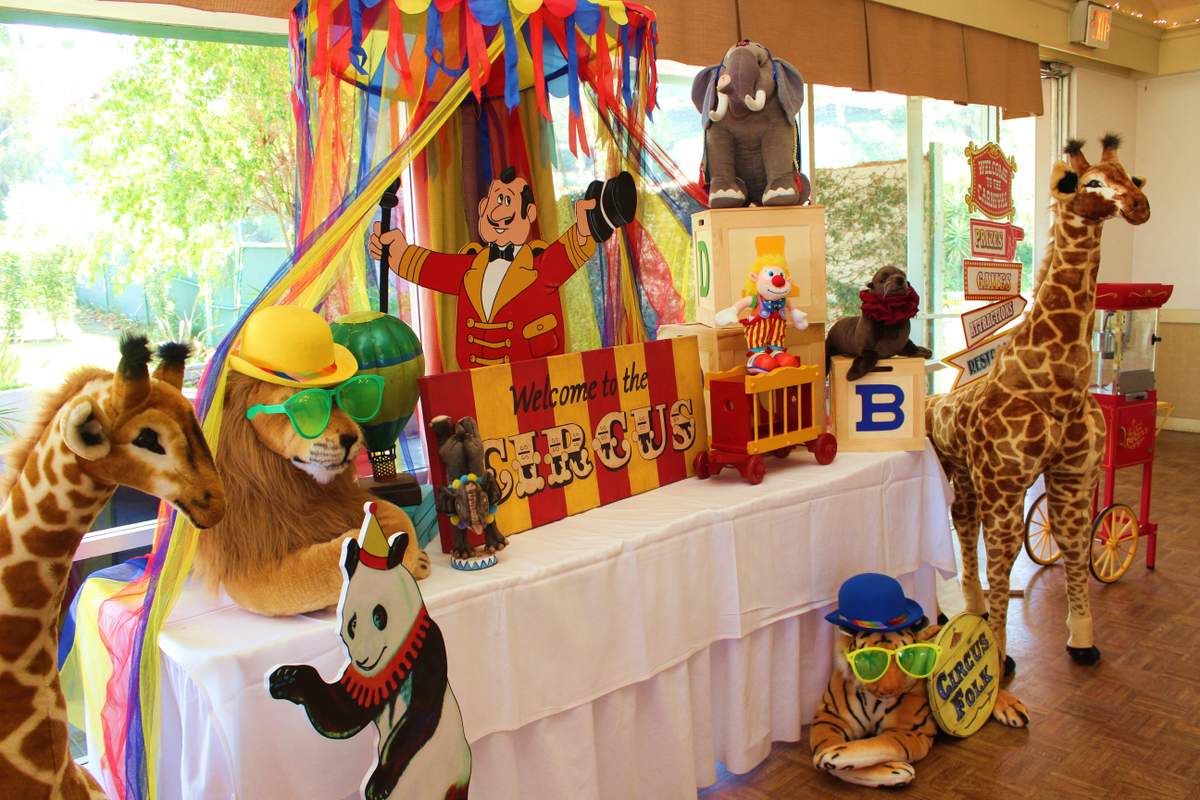 Circus Rolls into town - Circus Carnival