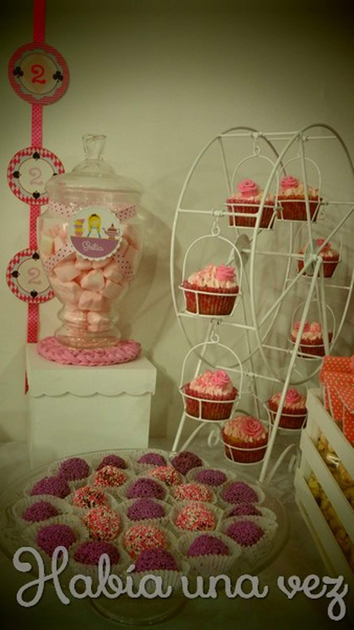 Dulce cumpleaños para Emilia - Inspirado en Alicia en el país de las maravillas
