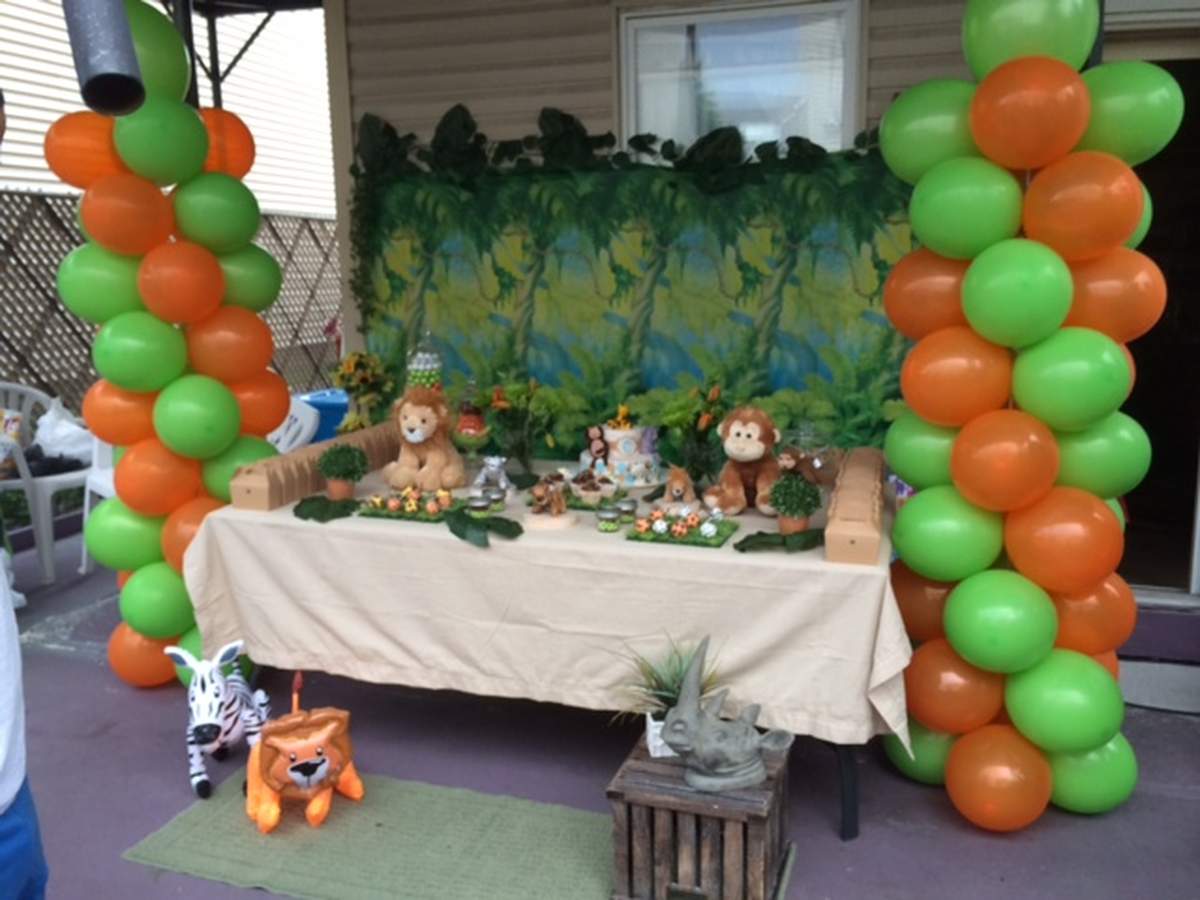 Animal Themed Babyshower Baby Shower Party Ideas Photo 1 Of 18 Katherine S Animal Surprise