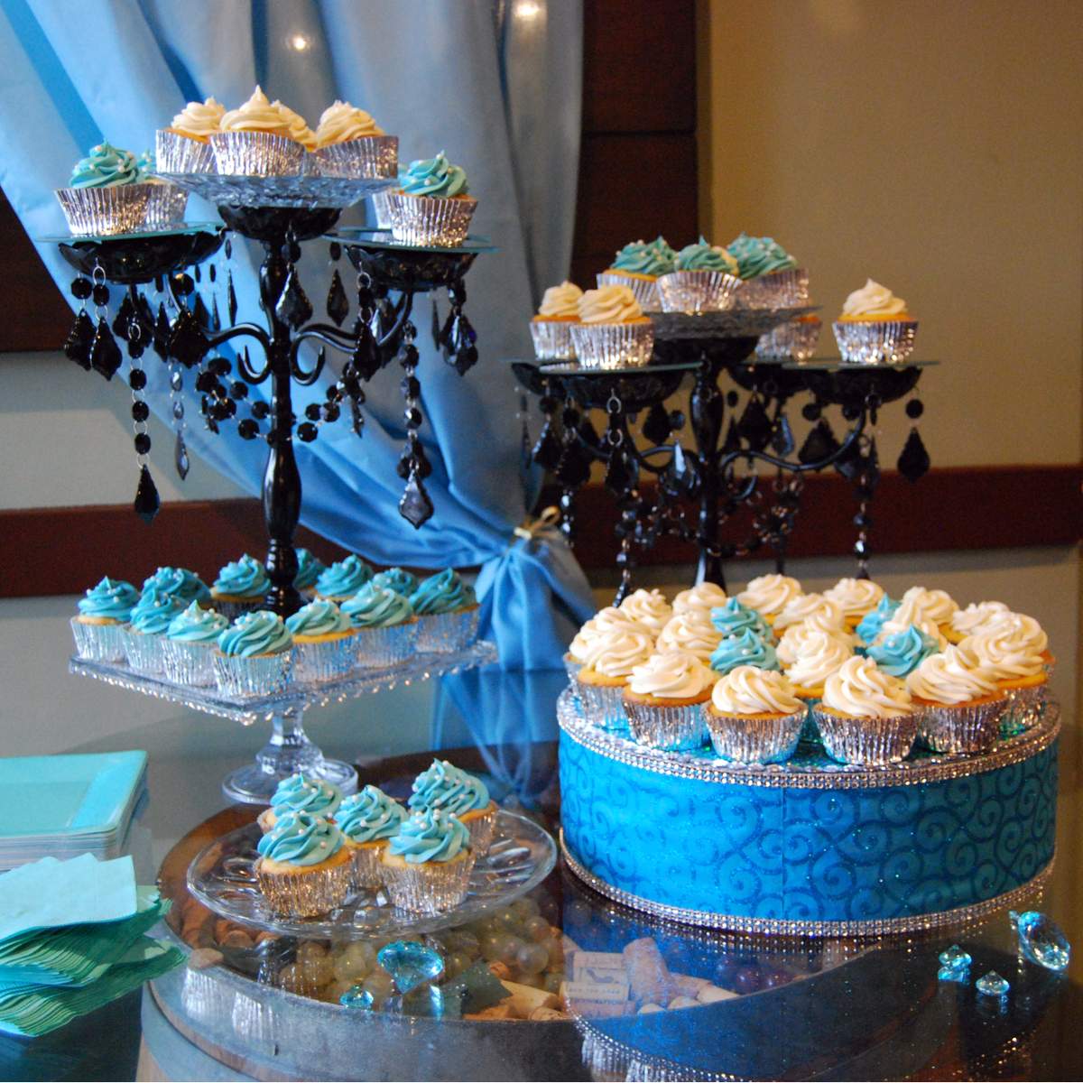 Tiffany Blue @ Wine & Coffee Bar - Tiffany Blue & Damask