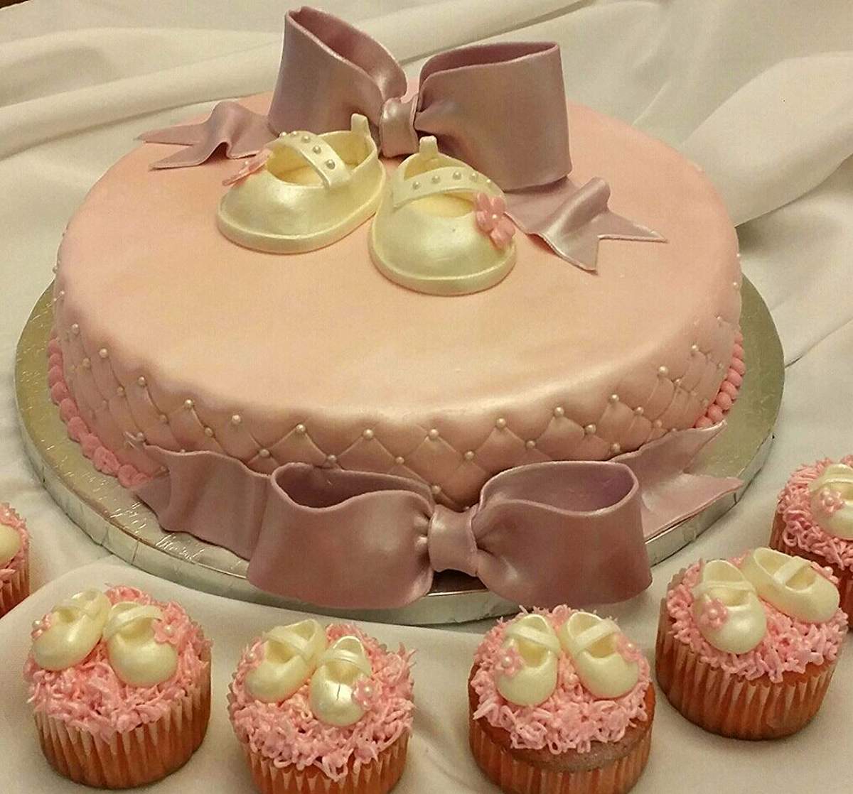 It's a girl - Baby girl' s little shoes