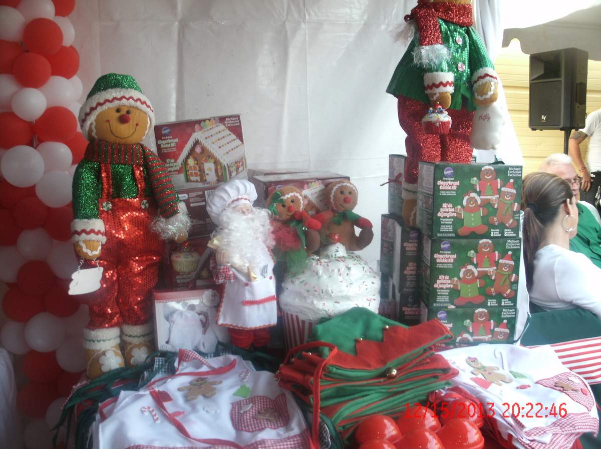 Elf decoration backyard - Elf and Santa decoration 