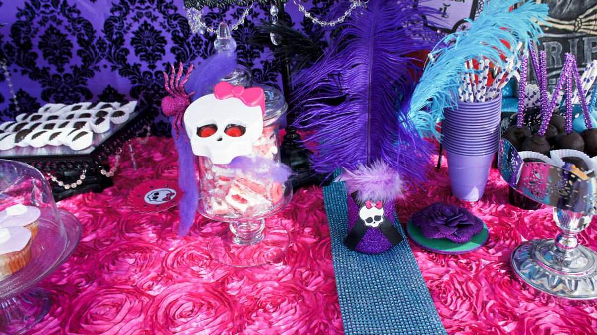 MONSTER HIGH - MONSTER HIGH  IN HALLOWEEN 