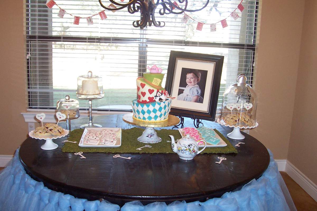 Eden in ONEderland - Alice in Wonderland